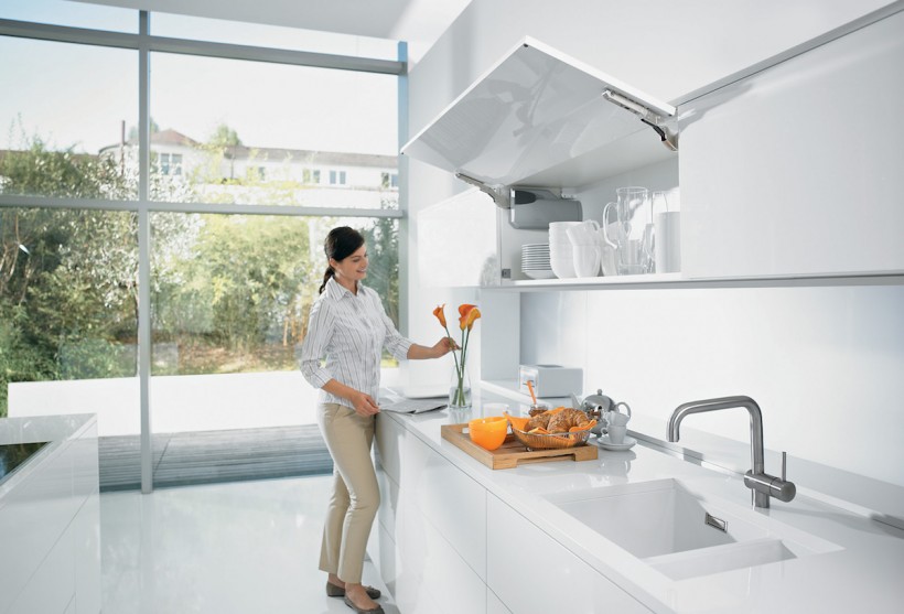 Miben mások a BLUM mozgástechnológiák, mint a hagyományos vasalatok?